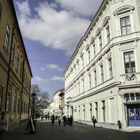 Harmonia Apartmanhaz Appartement Eger